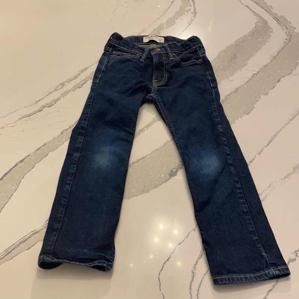 Size 5/6 straight Leg Abercrombie Kids Jeans